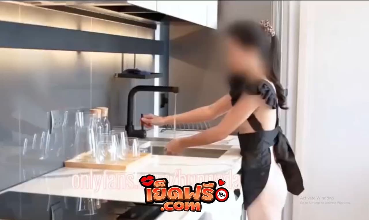 คลิปหลุด Onlyfans bunnyda ล้างจานอยู่โดนเสียบคาอ่างเลย ยกขากระแทกหีเย็ดไม่ยั้ง โครตเสียวครางเงี่ยนมากๆ